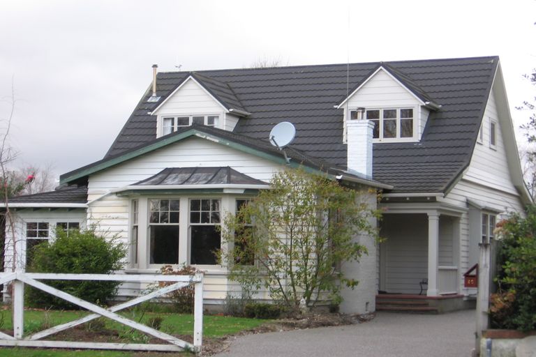 Photo of property in 20 Manapouri Crescent, Hokowhitu, Palmerston North, 4410