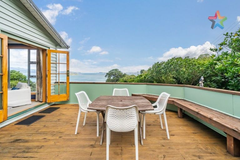 Photo of property in 2 Singers Road, Korokoro, Lower Hutt, 5012