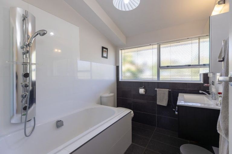 Photo of property in 7 Kawau Grove, Waikanae Beach, Waikanae, 5036