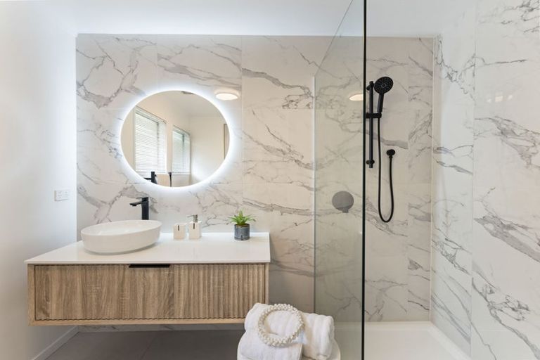 Photo of property in 5 Gallony Avenue, Massey, Auckland, 0614