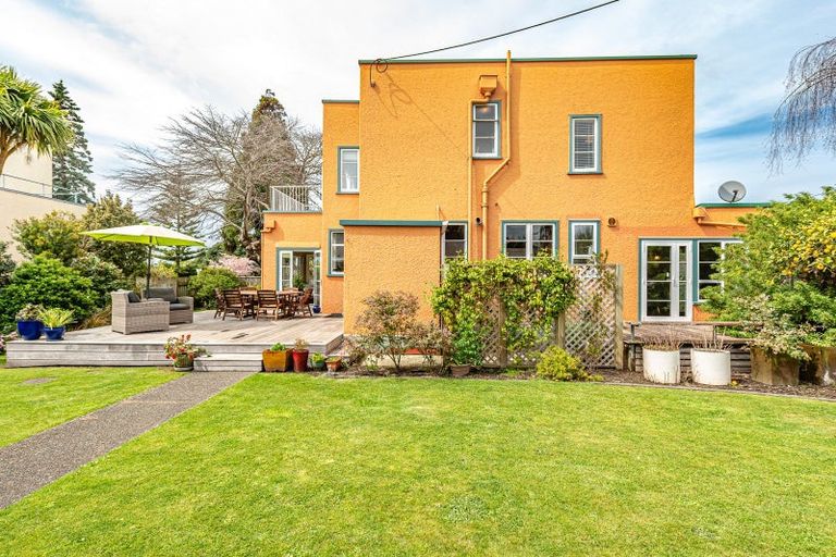 Photo of property in 2 Kent Road, Saint Johns Hill, Whanganui, 4501