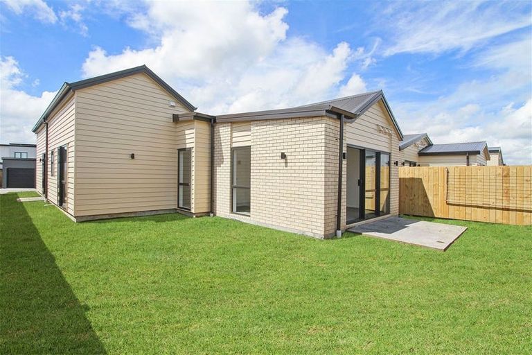 Photo of property in 7 Poutawa Lane, Clarks Beach, 2122