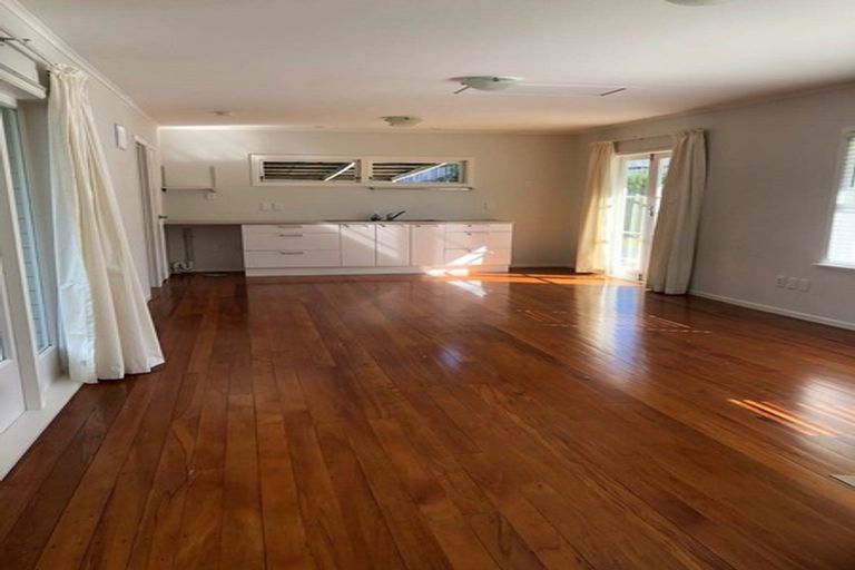 Photo of property in 5 Domain Lane, Mangere Bridge, Auckland, 2022