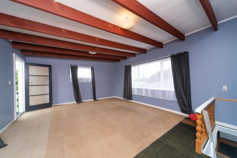 Photo of property in 10 Potaka Street, Marton, 4710