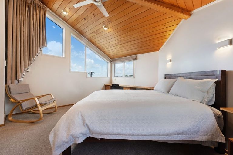 Photo of property in 7b Peter Terrace, Castor Bay, Auckland, 0620