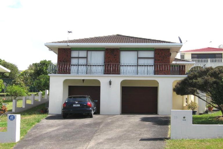 Photo of property in 39 Pakira Avenue, Glendene, Auckland, 0602