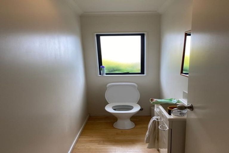 Photo of property in 2/662 East Coast Road, Pinehill, Auckland, 0630