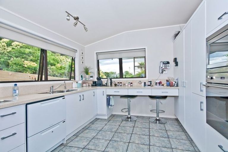 Photo of property in 209 Golf Road, Titirangi, Auckland, 0604