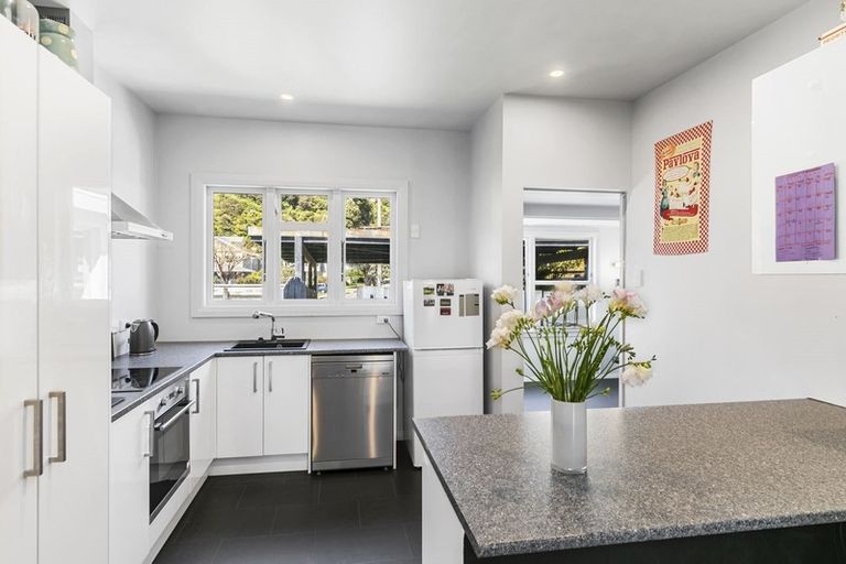 Photo of property in 410 Muritai Road, Eastbourne, Lower Hutt, 5013