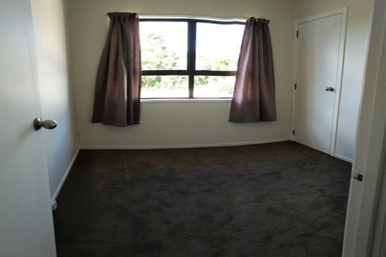 Photo of property in 15 Elizabeth Drive, West Harbour, Auckland, 0618