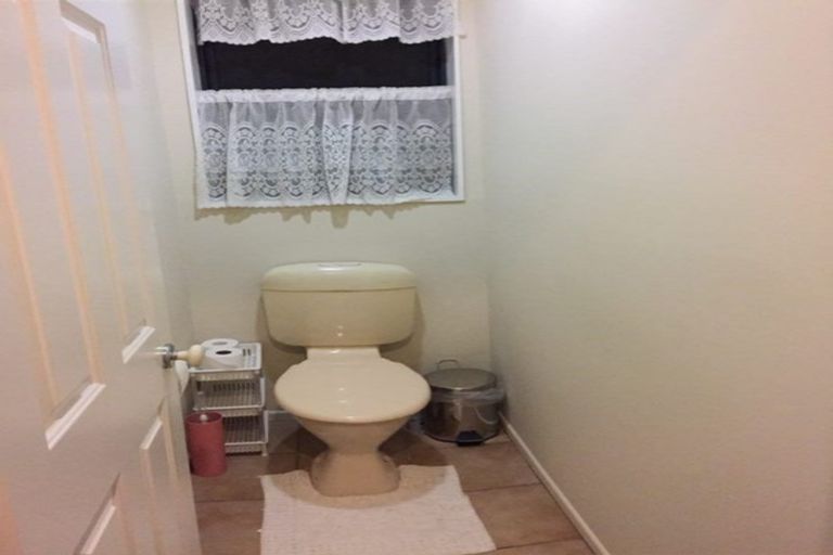 Photo of property in 1 Berkshire Terrace, Massey, Auckland, 0614