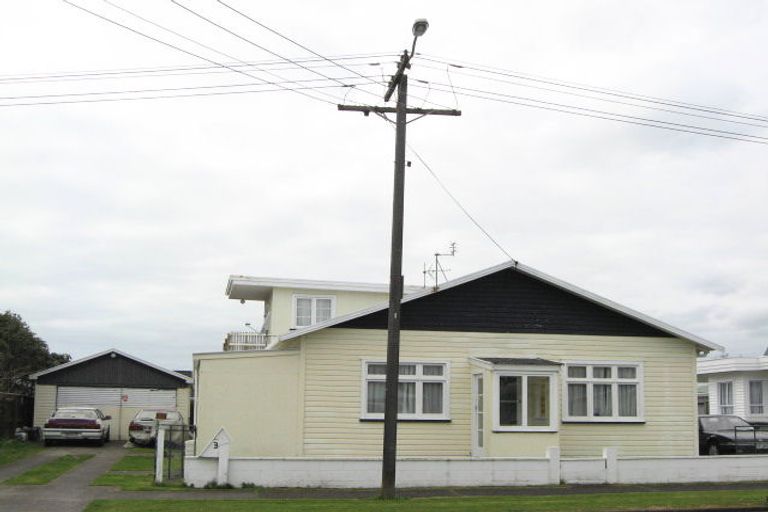 Photo of property in 3 Rainsford Street, Moturoa, New Plymouth, 4310