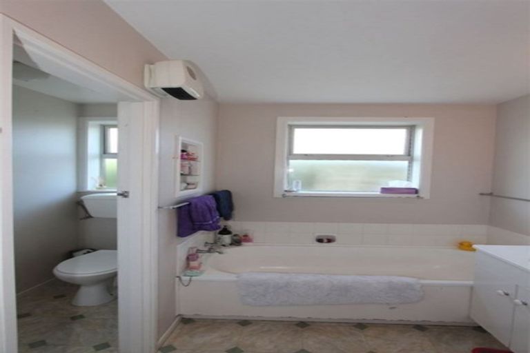 Photo of property in 6b Hurst Place, Parklands, Christchurch, 8083