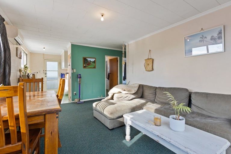 Photo of property in 7 Fairview Place, Westown, New Plymouth, 4310