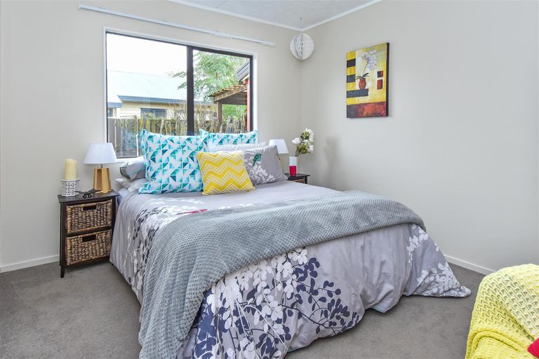 Photo of property in 7 Bill Phillip Place, Clendon Park, Auckland, 2103