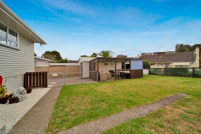 Photo of property in 19 Grenville Street, Marfell, New Plymouth, 4310