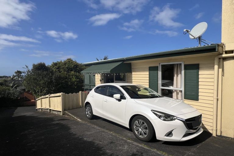 Photo of property in 1/207 East Coast Road, Castor Bay, Auckland, 0620