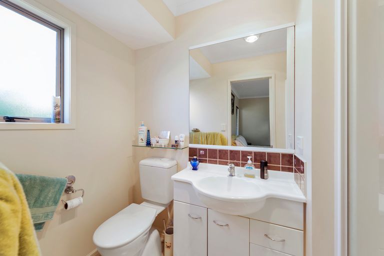 Photo of property in 18 Araroa Place, Papamoa Beach, Papamoa, 3118