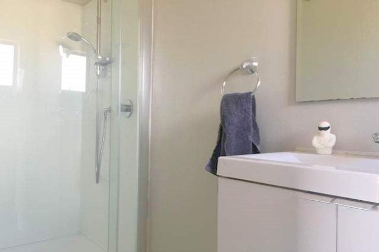 Photo of property in 4 Landsberg Way, Windsor Park, Auckland, 0632