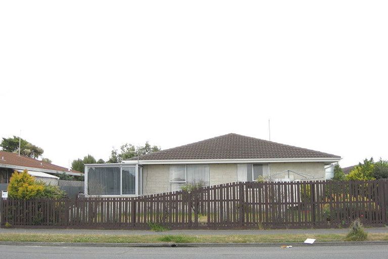 Photo of property in 1/80 Queenspark Drive, Parklands, Christchurch, 8083