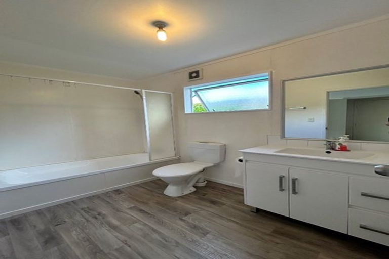 Photo of property in 2/36 Rimu Street, New Lynn, Auckland, 0600