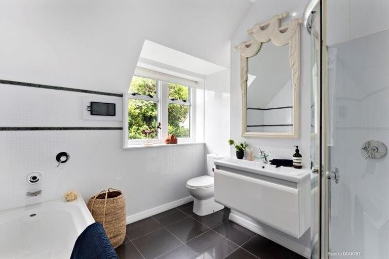 Photo of property in 323 The Terrace, Te Aro, Wellington, 6011