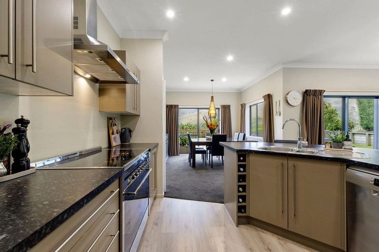 Photo of property in 17 Gifford Grove, Churton Park, Wellington, 6037