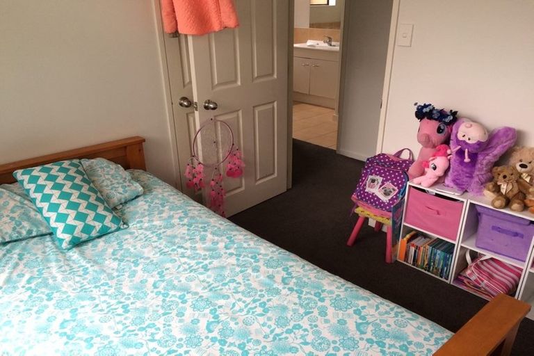 Photo of property in 178 Keri Vista Rise, Papakura, 2110