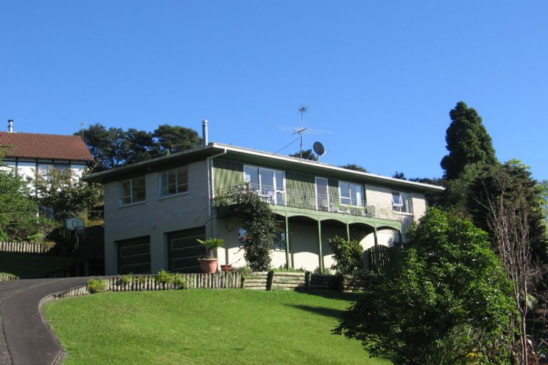 Photo of property in 15 Longfellow Parade, Glen Eden, Auckland, 0604