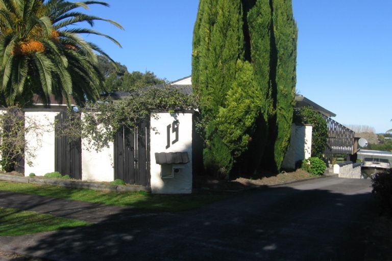 Photo of property in 15 Rhonda Place, Opaheke, Papakura, 2113