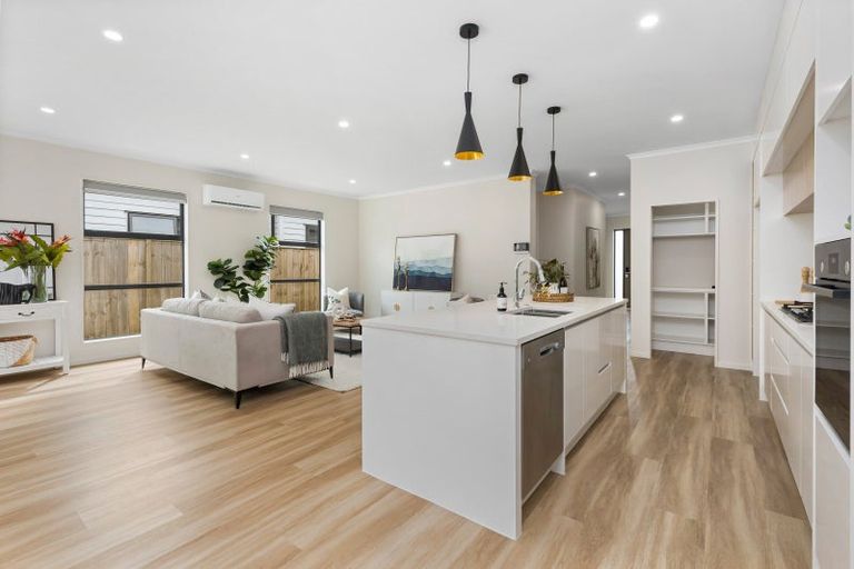 Photo of property in 3 Vintry Drive, Kumeu, 0810