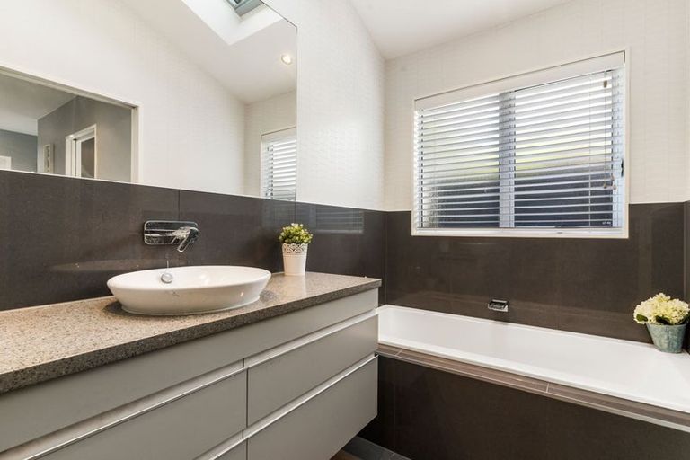 Photo of property in 19 Patons Road, Howick, Auckland, 2014