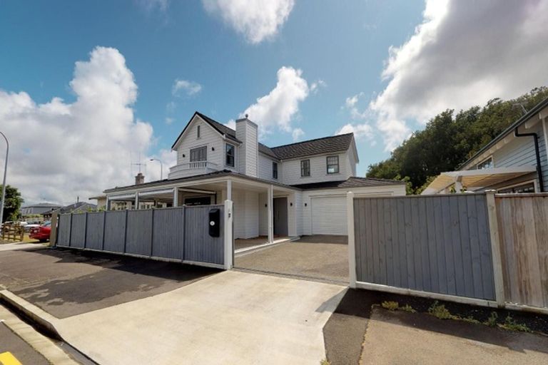 Photo of property in 3 Colombo Street, Palmerston North, 4410