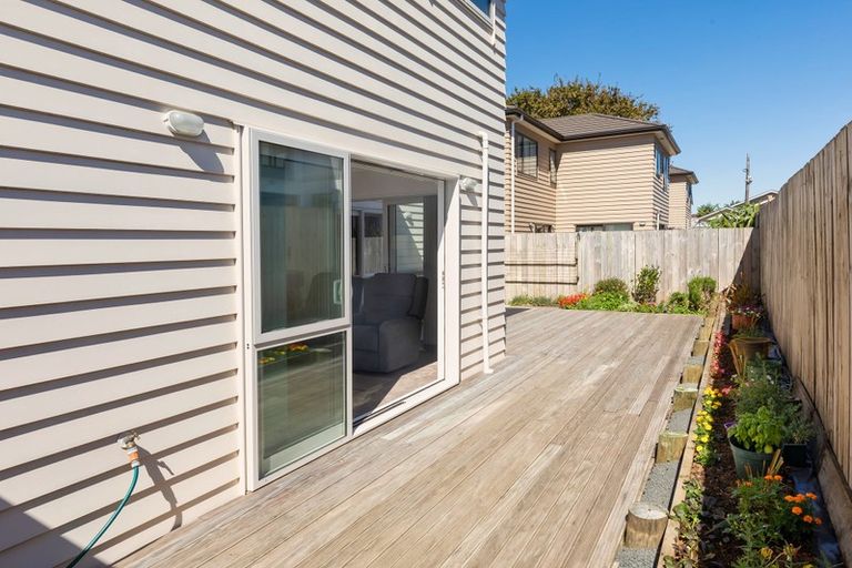 Photo of property in 6 Papahou Lane, Papatoetoe, Auckland, 2025