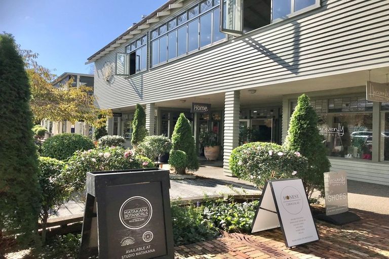 Photo of property in 37 Laly Haddon Place, Matakana, 0985