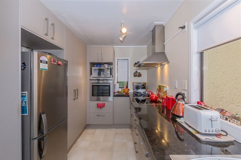 Photo of property in 1/66 Ocean View Road, Northcote, Auckland, 0627