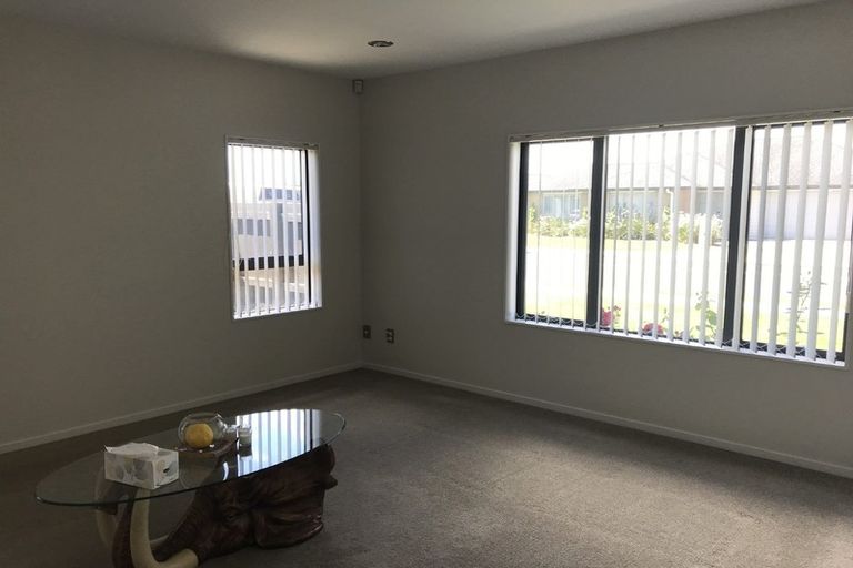 Photo of property in 16 Dalray Avenue, Takanini, 2112