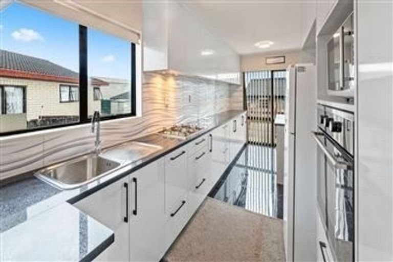 Photo of property in 2/24 Norrie Smith Avenue, Flat Bush, Auckland, 2023