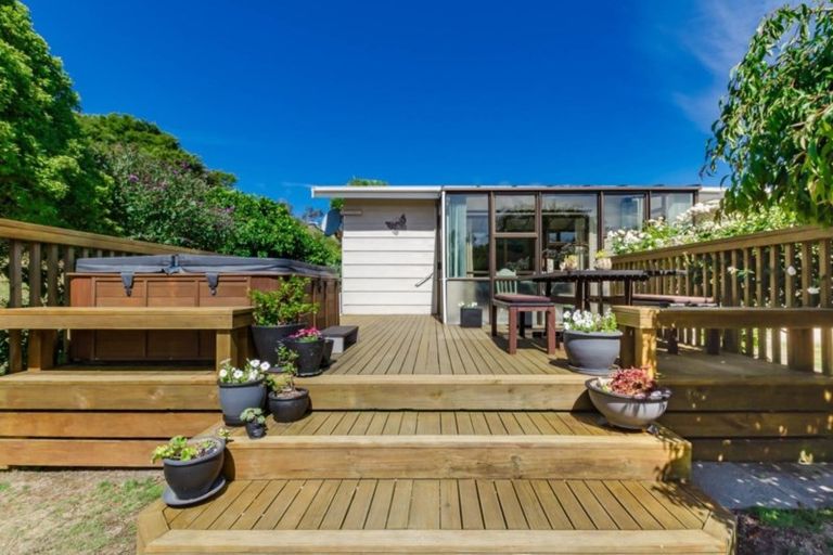 Photo of property in 21 Nugget Grove, Raumati Beach, Paraparaumu, 5032