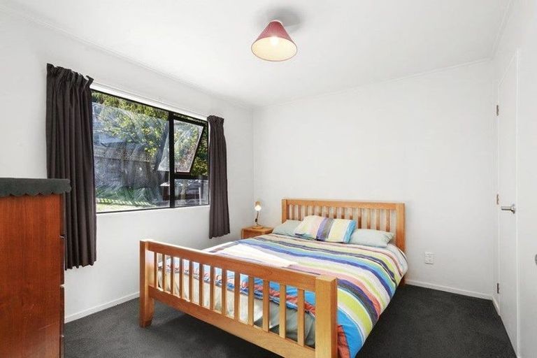 Photo of property in 2/4 Dowse Drive, Maungaraki, Lower Hutt, 5010