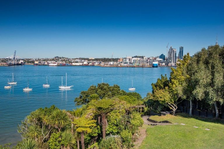 Photo of property in 31a Stanley Point Road, Stanley Point, Auckland, 0624