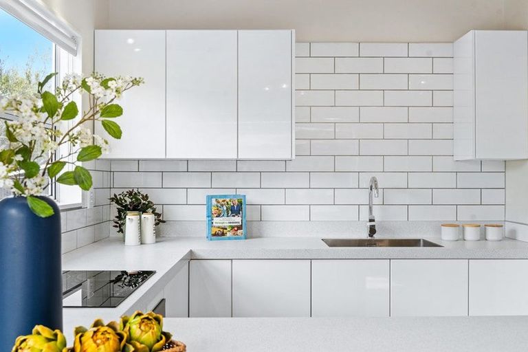 Photo of property in 2/7 Seine Road, Forrest Hill, Auckland, 0620