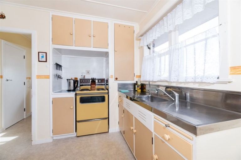 Photo of property in 24 Koromiko Street, New Lynn, Auckland, 0600