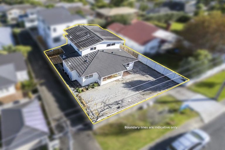 Photo of property in 28 Dallinghoe Crescent, Milford, Auckland, 0620