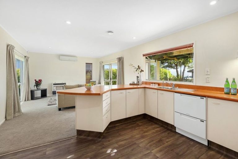 Photo of property in 17 Samwell Drive, Whitby, Porirua, 5024