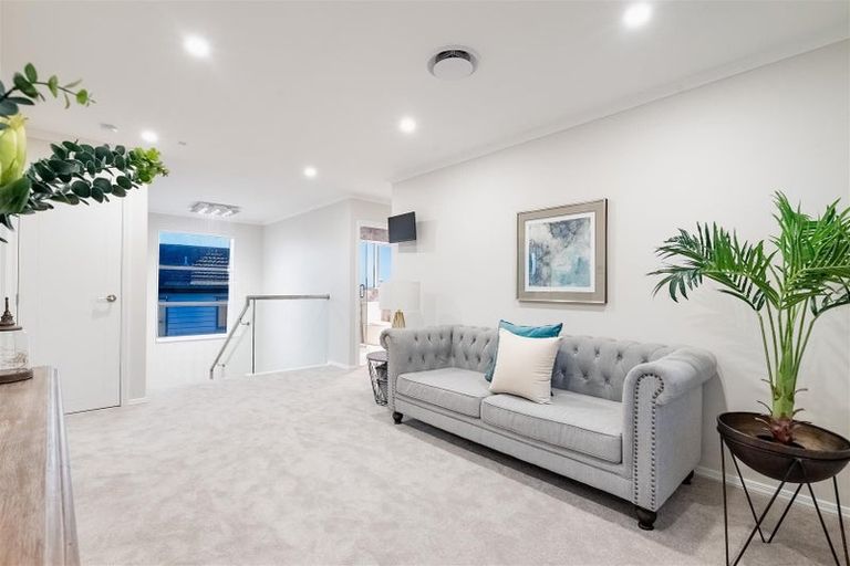 Photo of property in 18 Emerald Avenue, Rosehill, Papakura, 2113