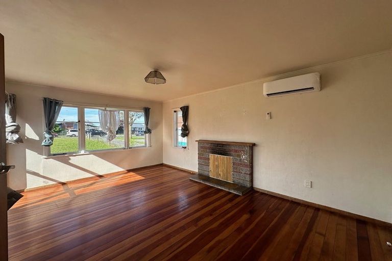 Photo of property in 105 Royal Road, Massey, Auckland, 0614
