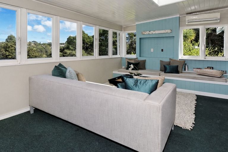 Photo of property in 27 Opou Road, Titirangi, Auckland, 0604