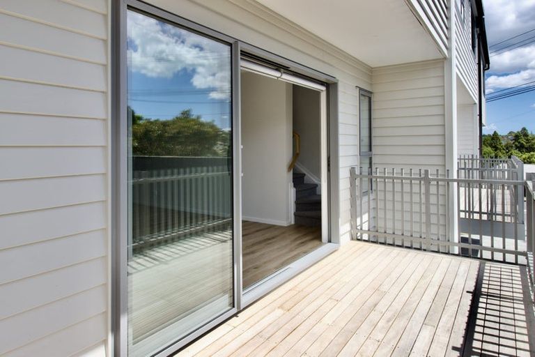 Photo of property in 3/94 Target Road, Totara Vale, Auckland, 0629