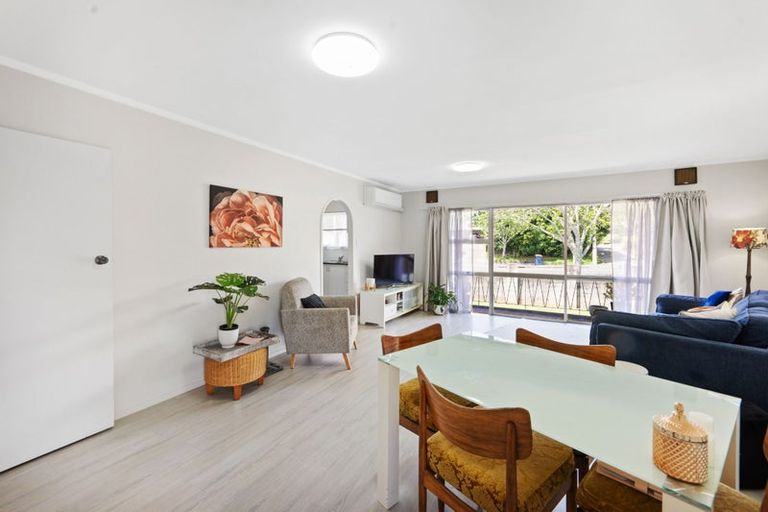 Photo of property in 2/1 Ribblesdale Road, Henderson, Auckland, 0612